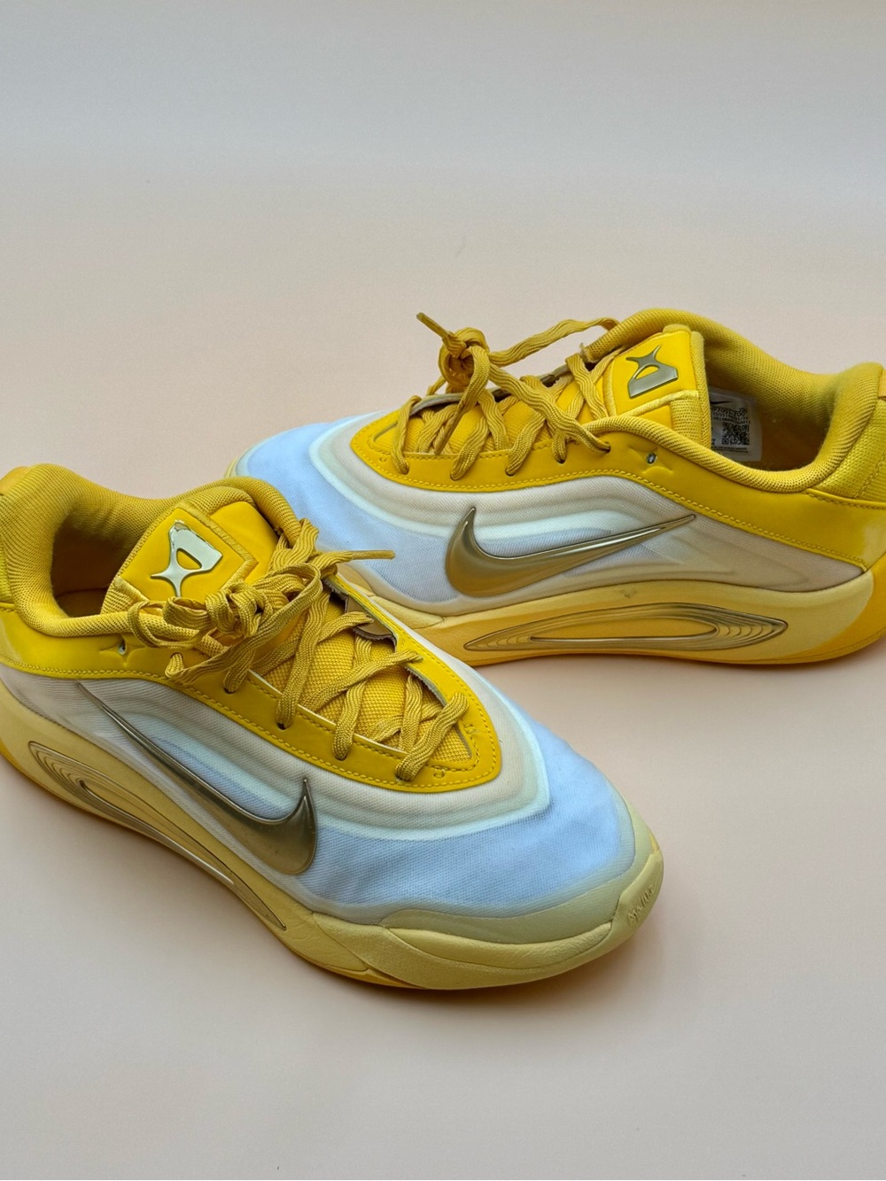 Nike HF7001-700 Kids 4.5Y / Women’s 6 Yellow White Sneakers EU 36.5 Pre-Owned - Picture 1 of 9